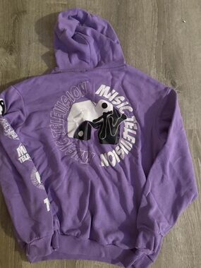 Woman’s MTV Pullover Hoodie